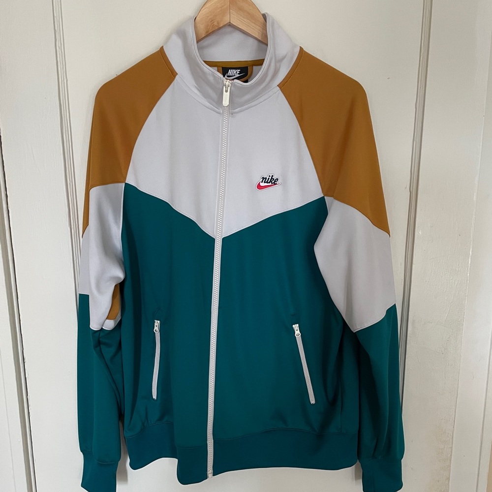 Nike sportswear jacket. This jacket is in flawless condition. Size medium